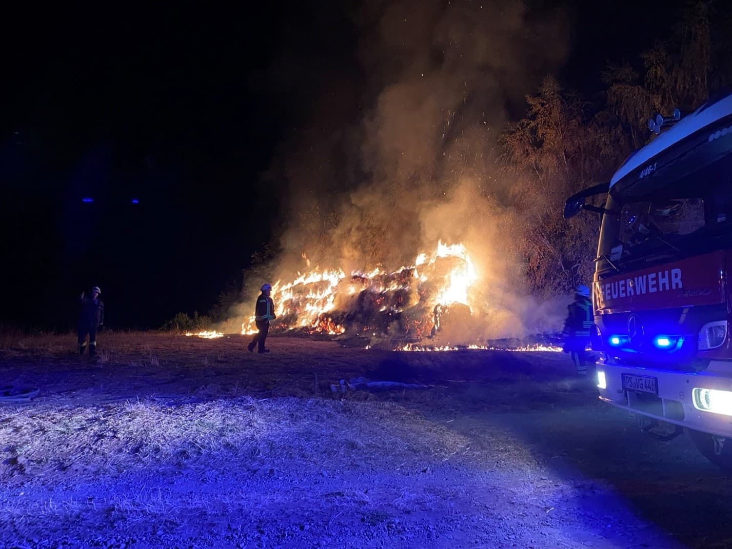 POL-PDPS: Brand von rund 100 Heuballen in Contwig - Kriminalpolizei ermittelt und sucht Zeugen