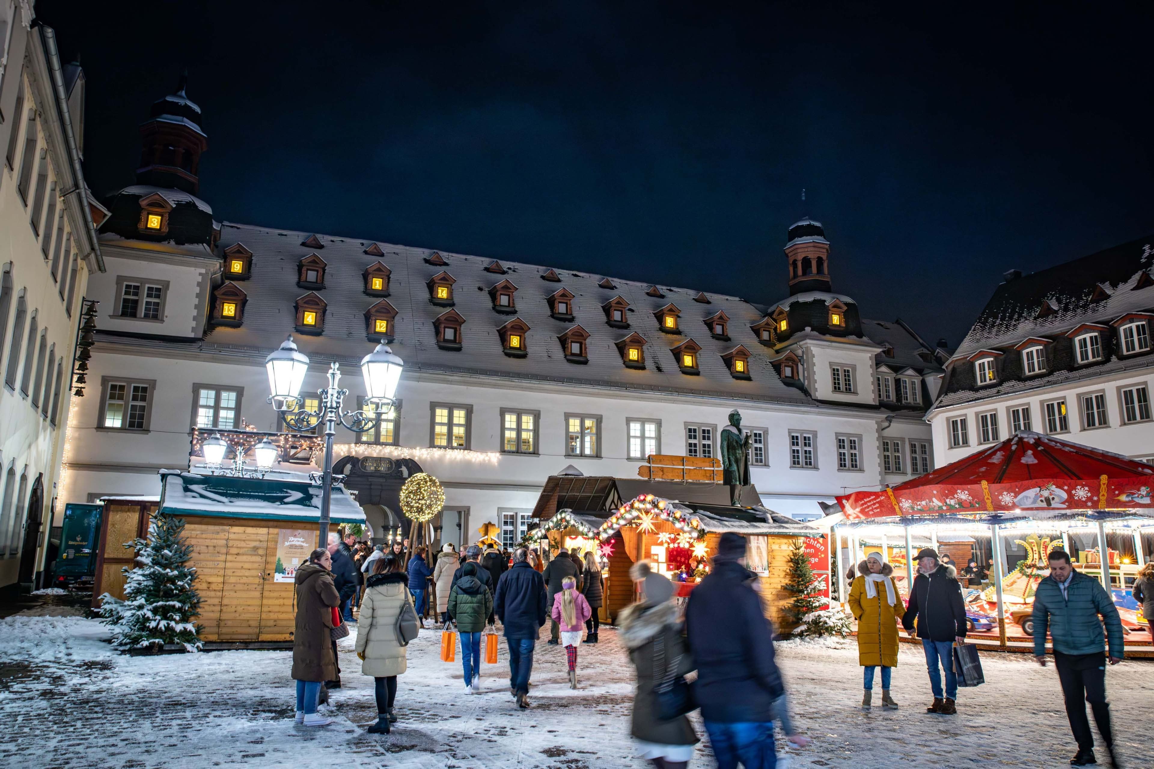 Koblenz erstrahlt mit größtem Adventskalender