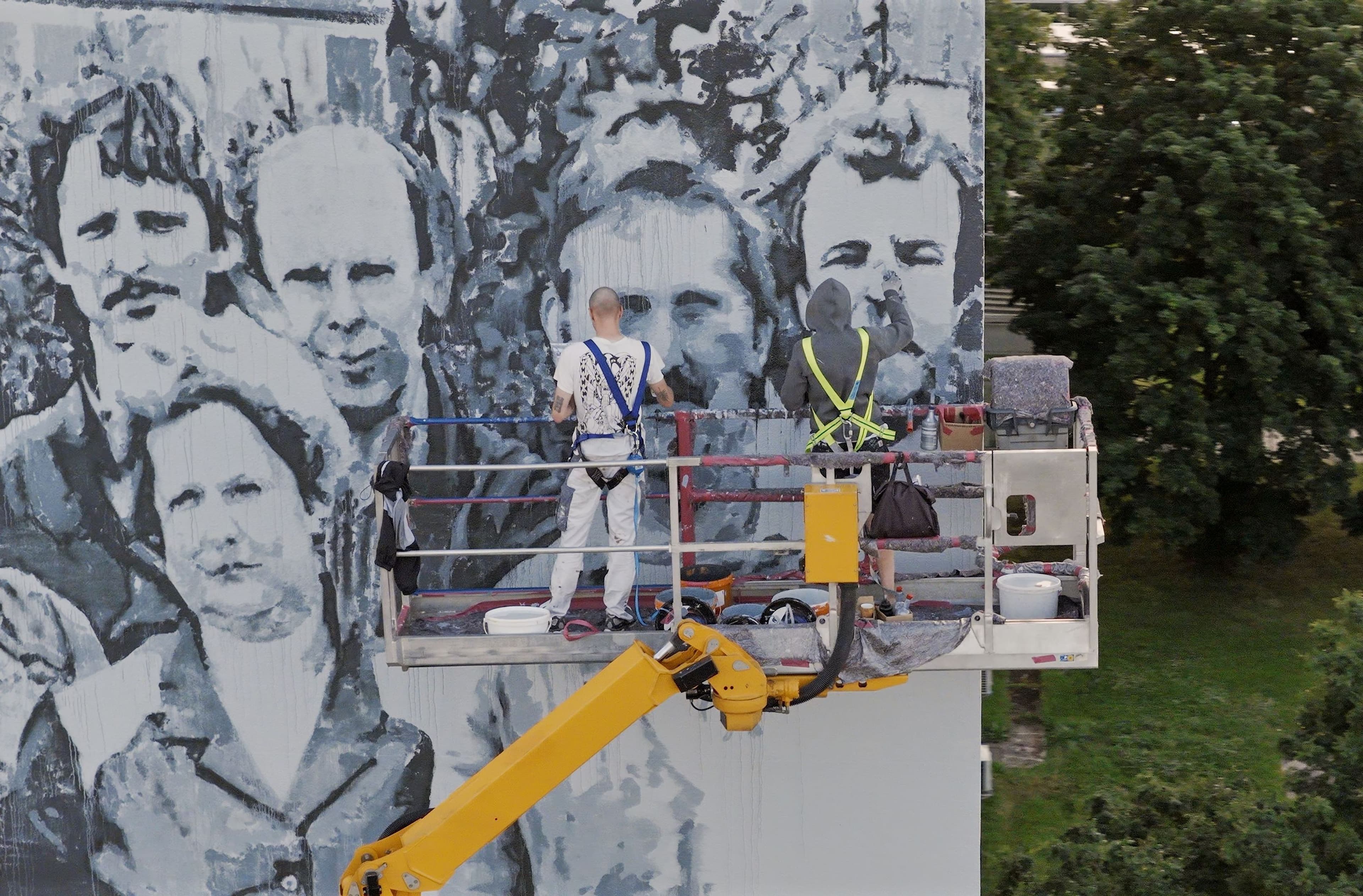 Kunst verbindet: Wandbild an Koblenzer Brücke
