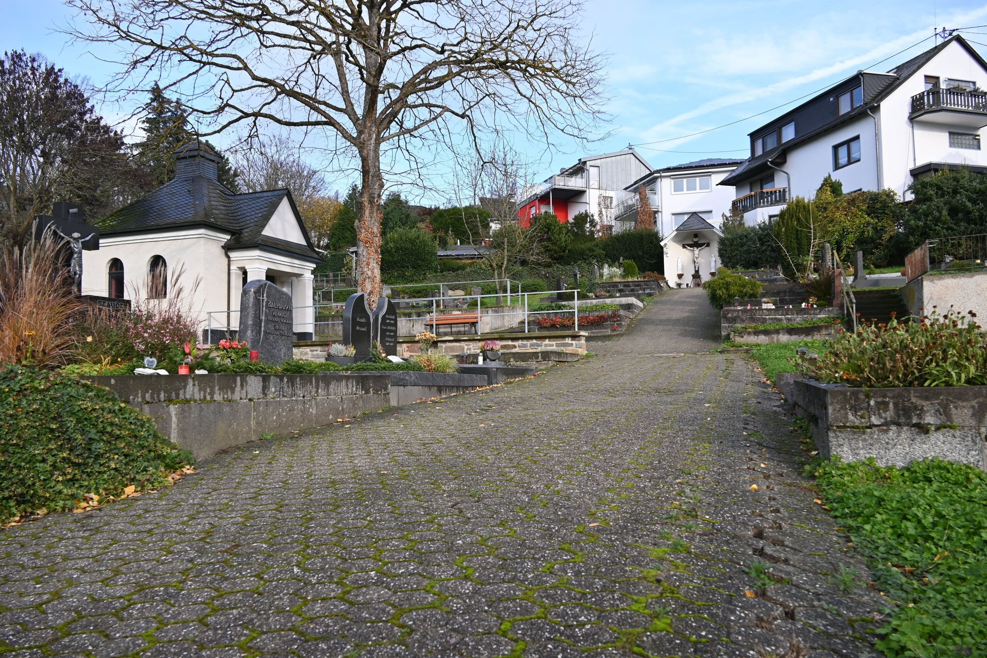 Sanierung am Friedhof Niederberg startet