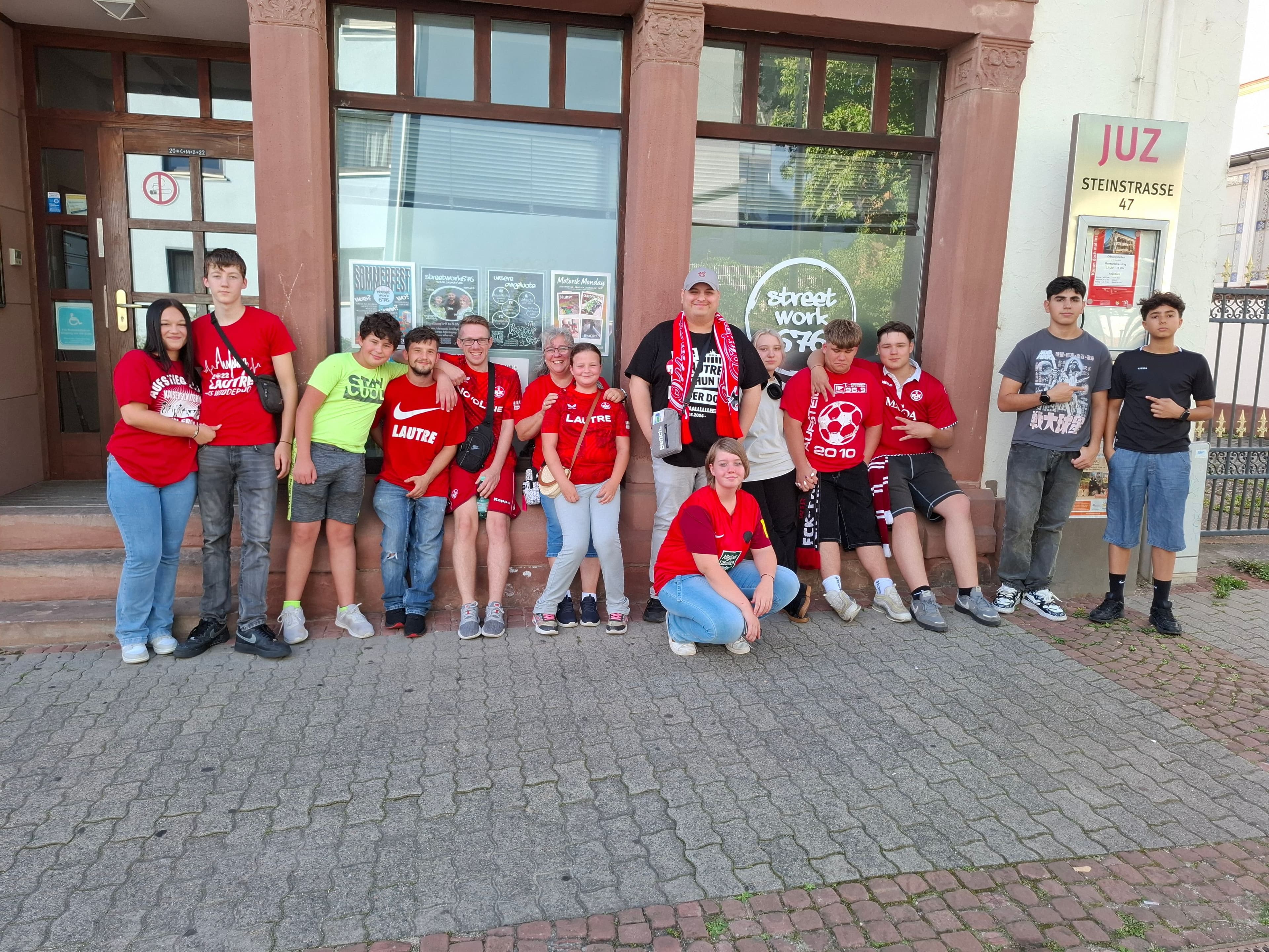 Sommerabschluss im JUZ Stadt: Grillfest und Stadionbesuch