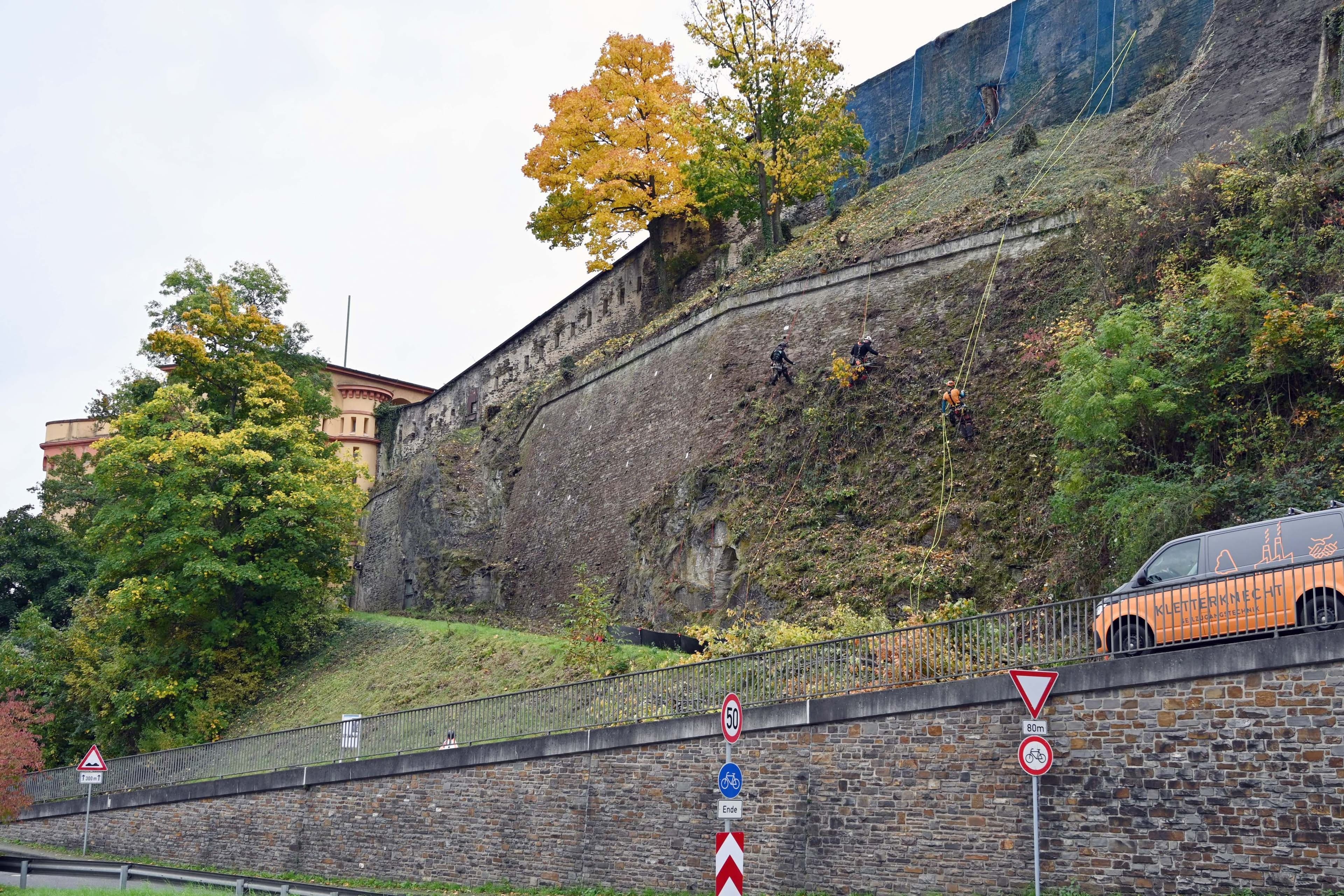 Weg am Fort Konstantin wegen Steinschlag gesperrt