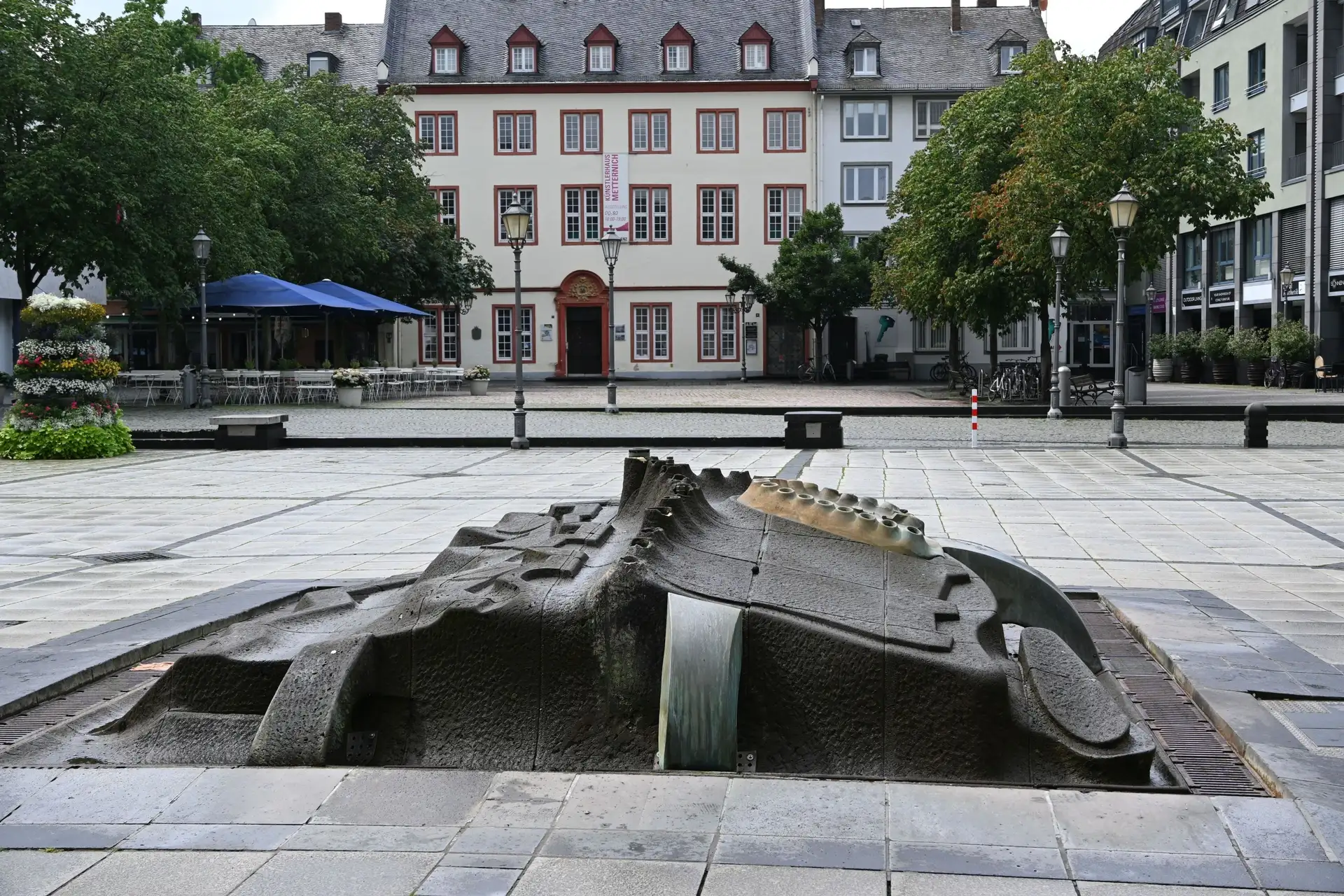 Brunnenstille in der City: Münzplatz und Friedrich-Ebert-Ring ohne Wasser