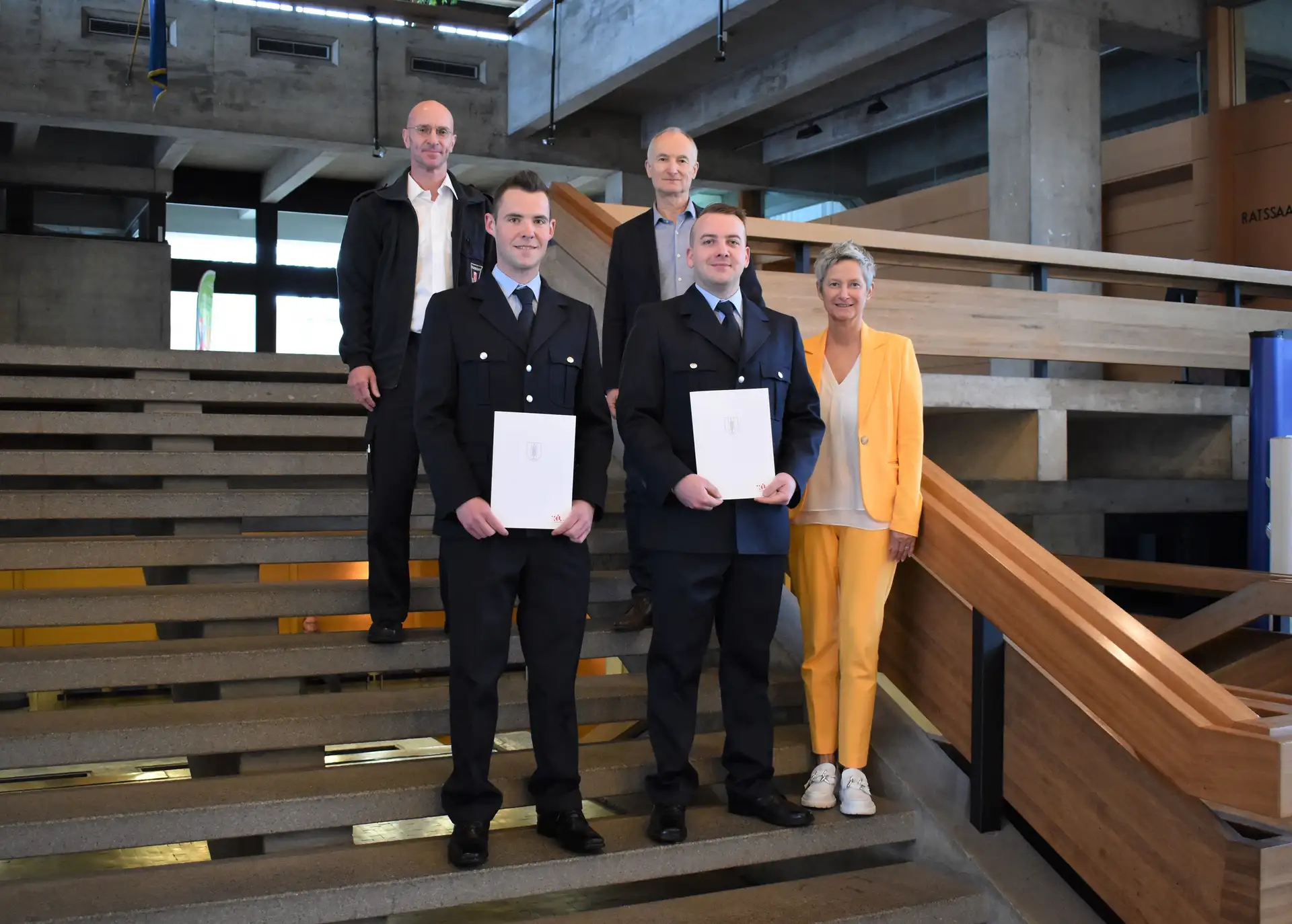 Zwei Feuerwehrmänner zu Beamten auf Lebenszeit ernannt