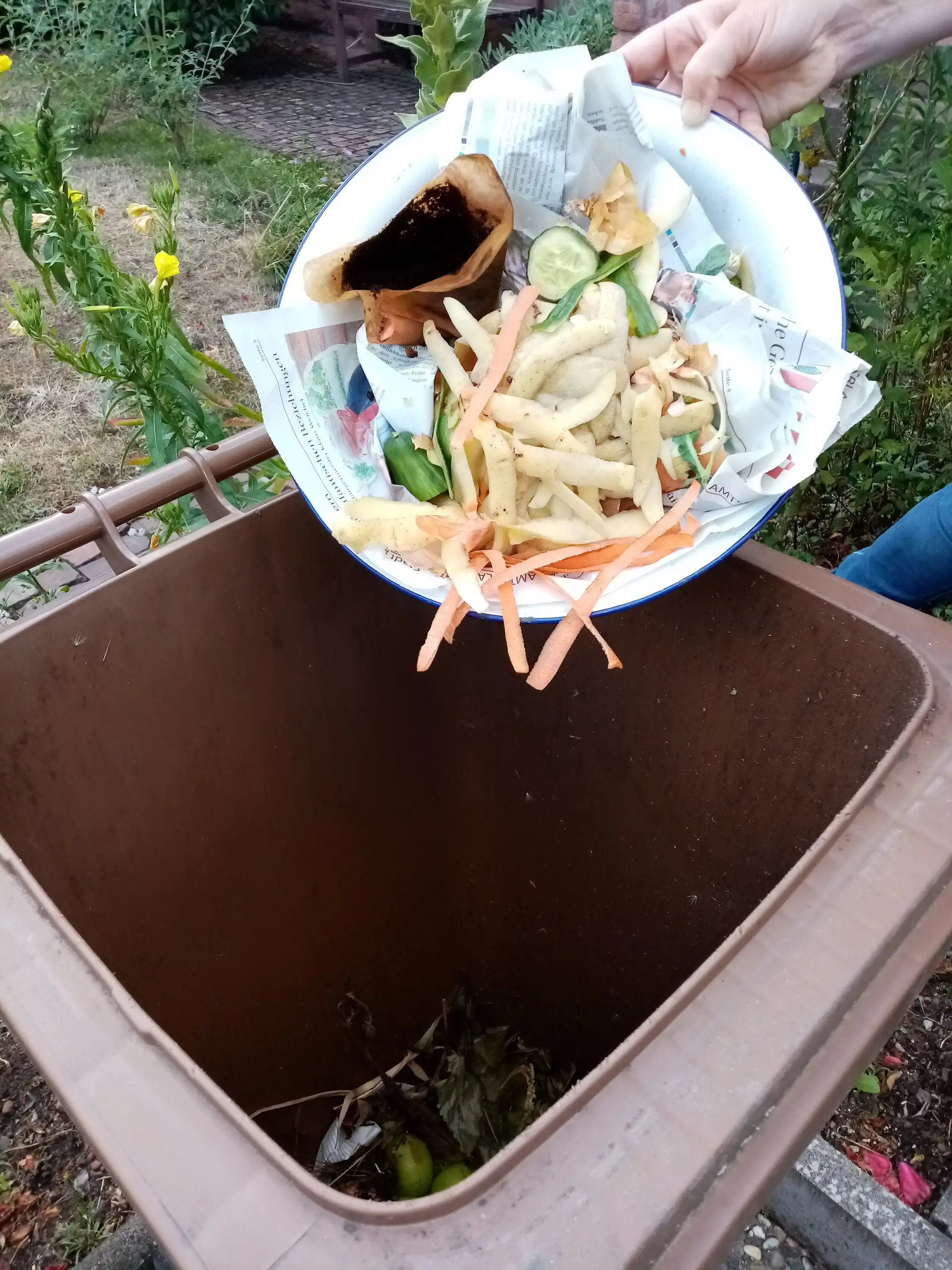 Kein Plastik in die Biotonne!
