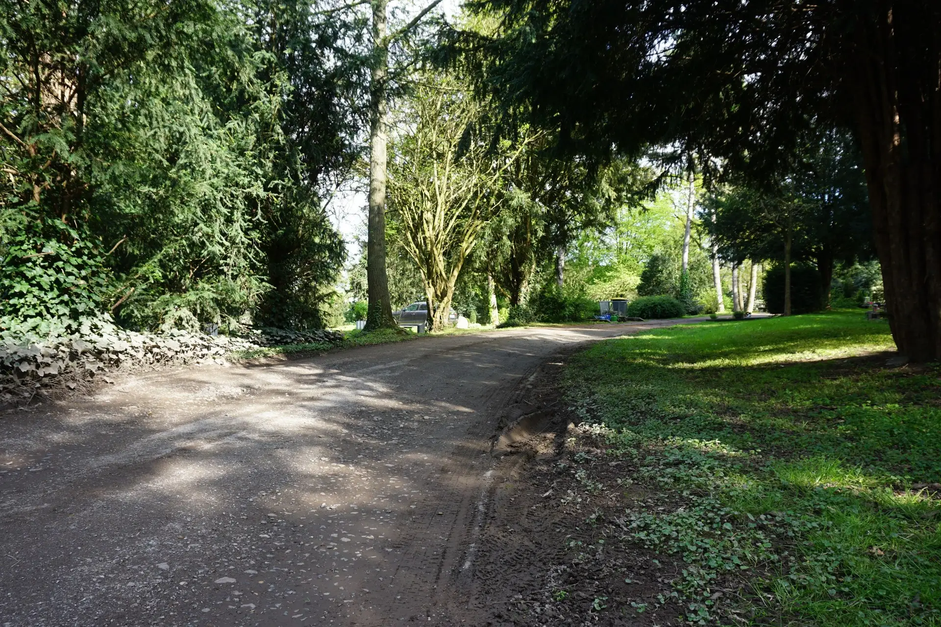 Modernisierung des Hauptwegs auf dem Friedhof Lützel