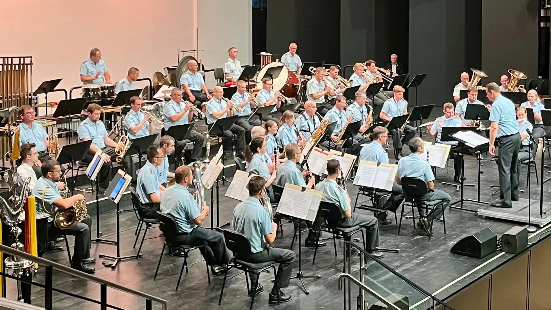 Bildunterzeile: Das Heeresmusikorps Koblenz gestaltete den Liedernachmittag in der Rhein-Mosel-Halle mit.