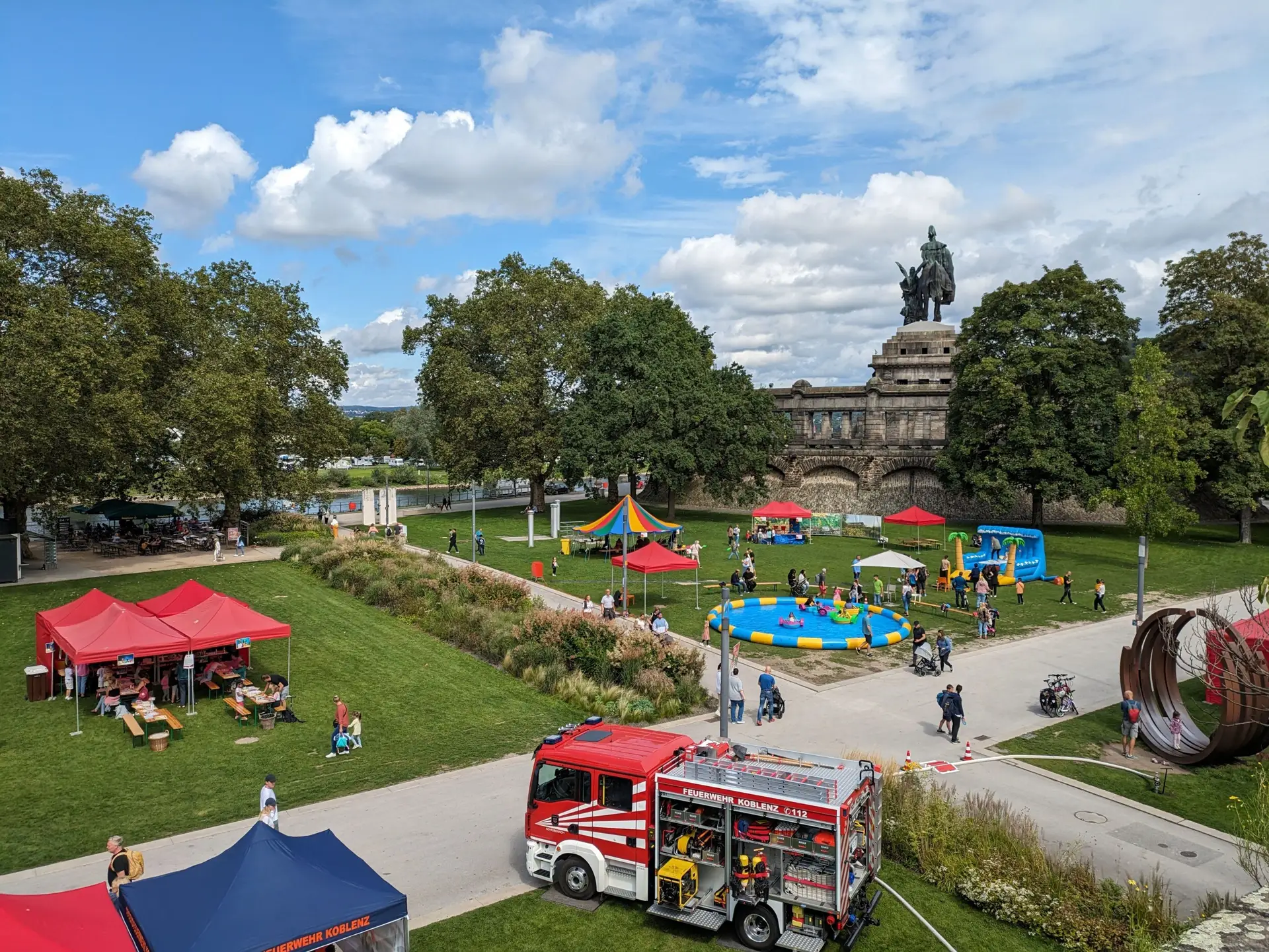 Sommerfest trotz gesperrtem Wasserspielplatz